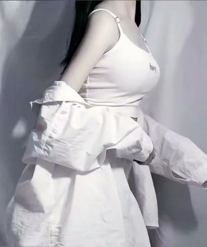 《二哈和他的白猫师尊》作者：肉包不吃肉